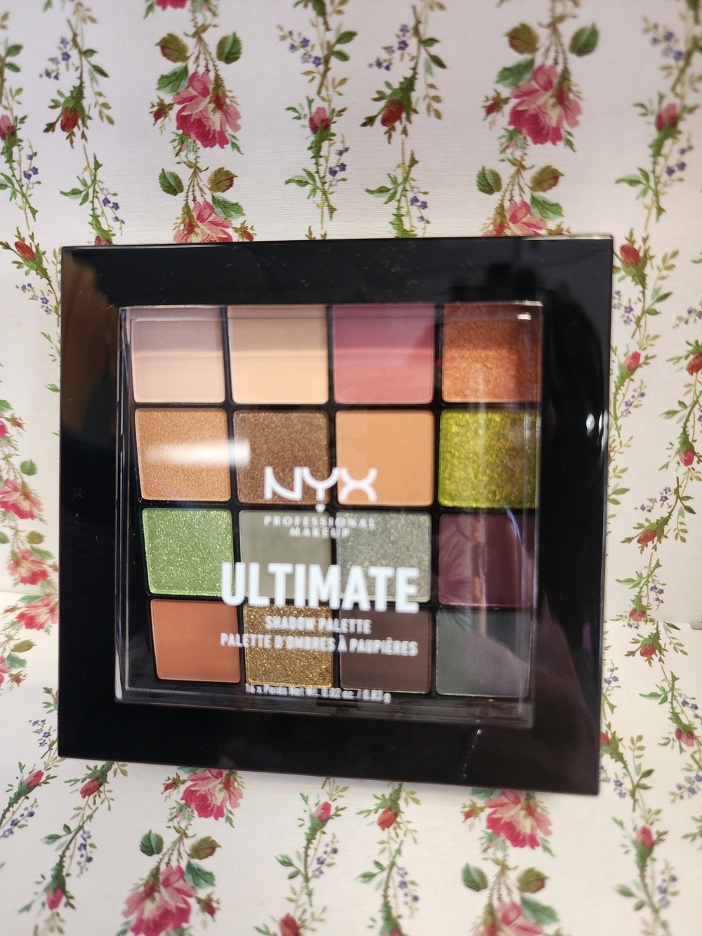 NYX Ultimate Eyeshadow Palette — Greens, Golds & Warm Neutrals - Picture 3 of 6